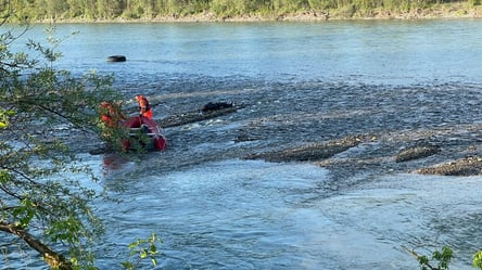 Пограничники обнаружили в Тисе тела двух утонувших мужчин - 285x160