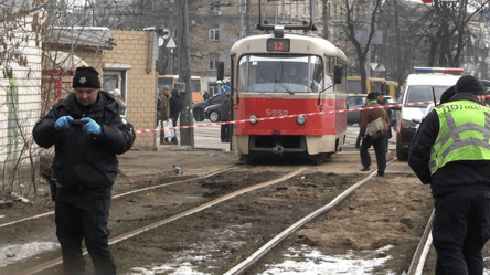 На коліях у Києві знайшли вбитого чоловіка — деталі від поліції - 285x160