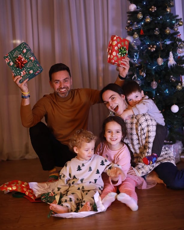 Тимур Мирошниченко со своей женой Инной и тремя детьми