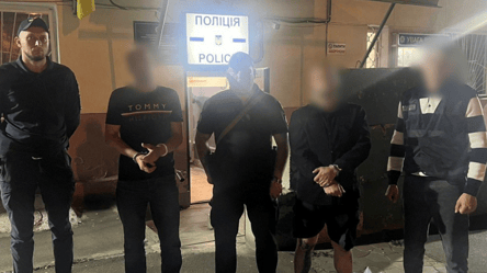 Выбивали несуществующий долг — в Одессе задержали рэкетиров - 290x166