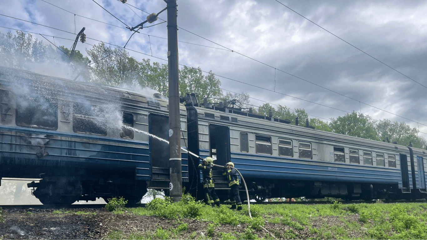 На Черкащині під час руху загорівся потяг: людей евакуювали
