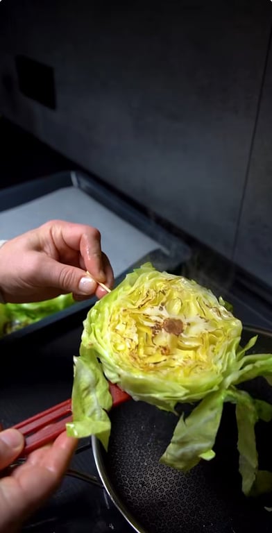 Стейки з капусти з болоньєзе від Ярославського