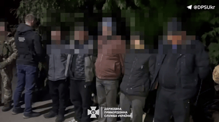 Невдала втеча в Румунію за 4 тис. євро — прикордонники затримали чергових ухилянтів - 285x160