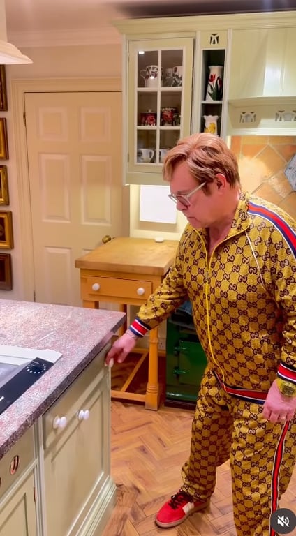 Задає тренди — який вигляд має кухня Елтона Джона (фото, відео) - фото 2