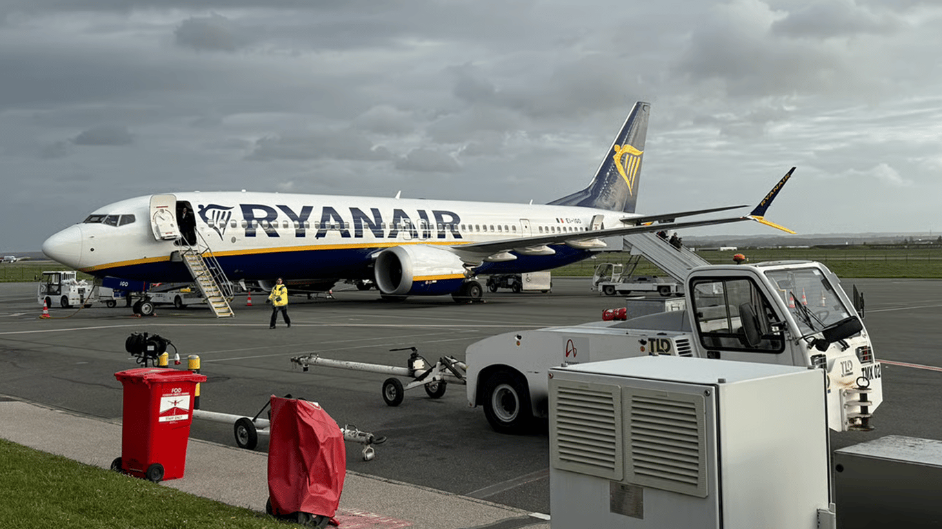 Ryanair закриває базу в Салоніках та скорочує рейси в Афінах: що треба знати пасажирам