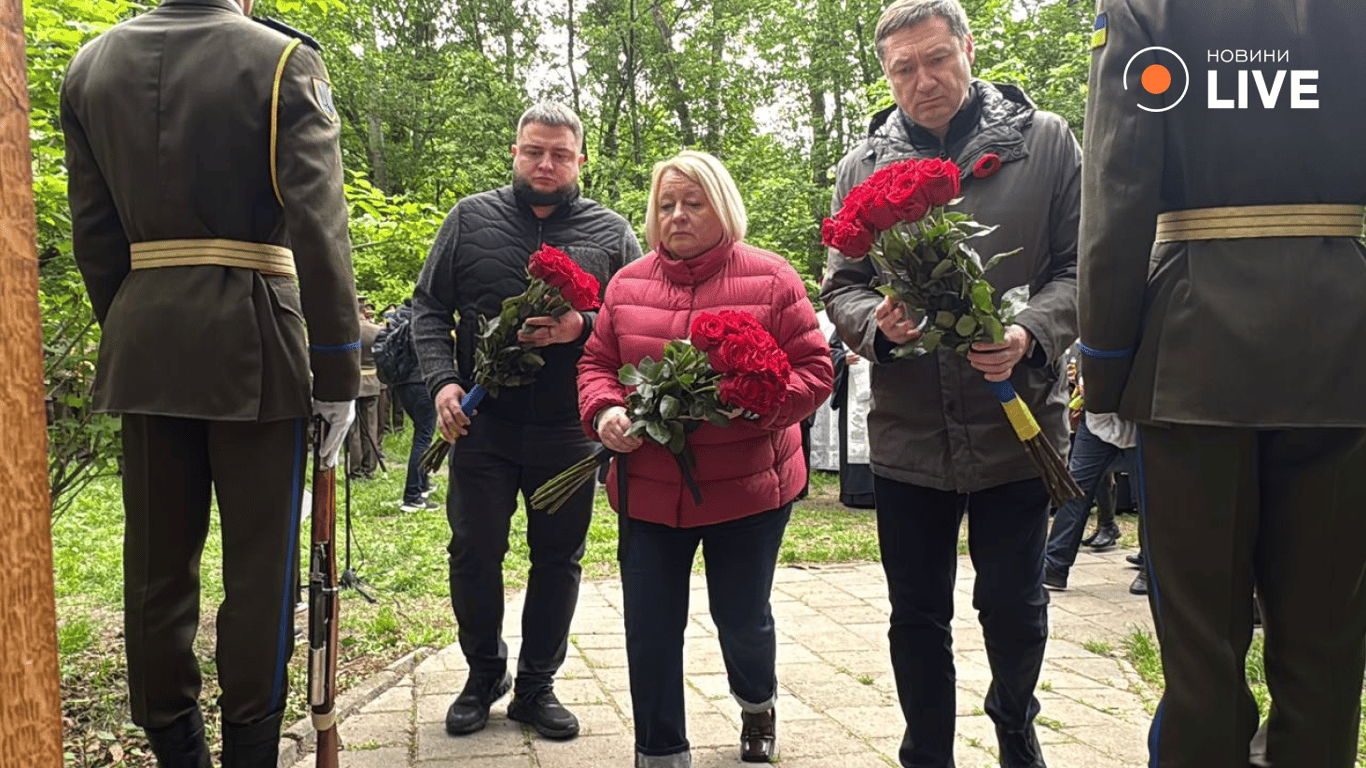 Шталаг 328 покладання квітів