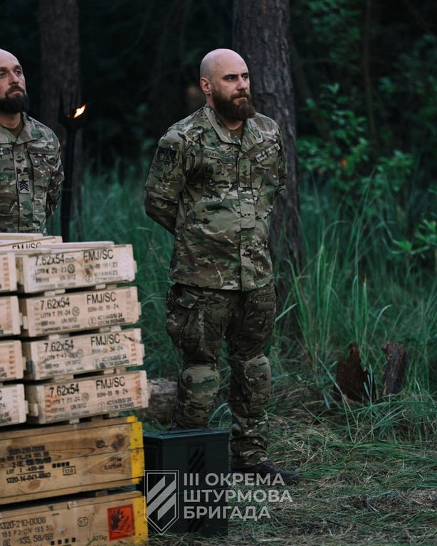 Бійці 3-ї ОШБр отримують нагороди за службу