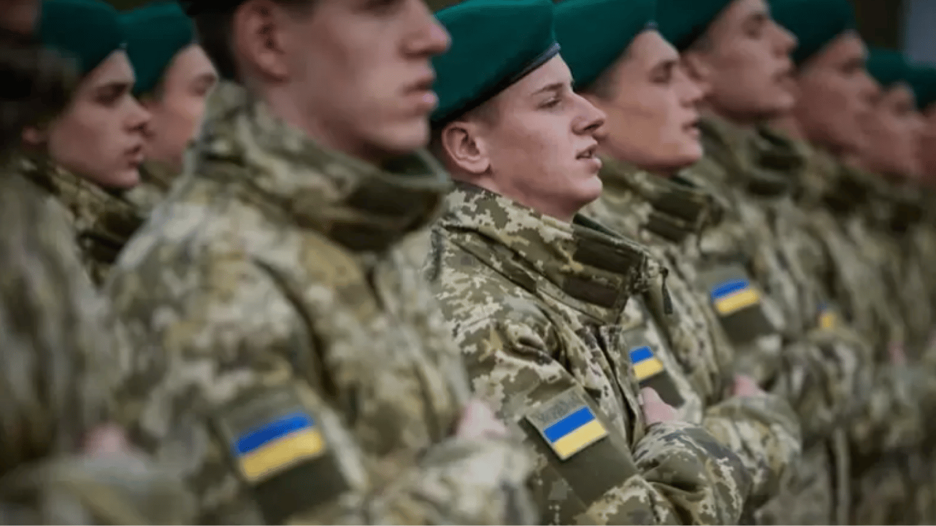 Чи можуть мобілізувати в Україні чоловіків молодше 27 років, які  не служили — пояснення юриста