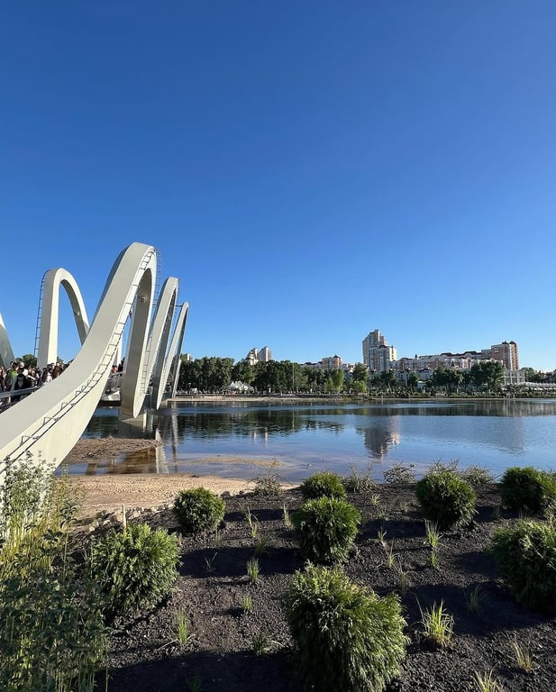 Ольга Сумская прогулялась по новому мосту Кличко