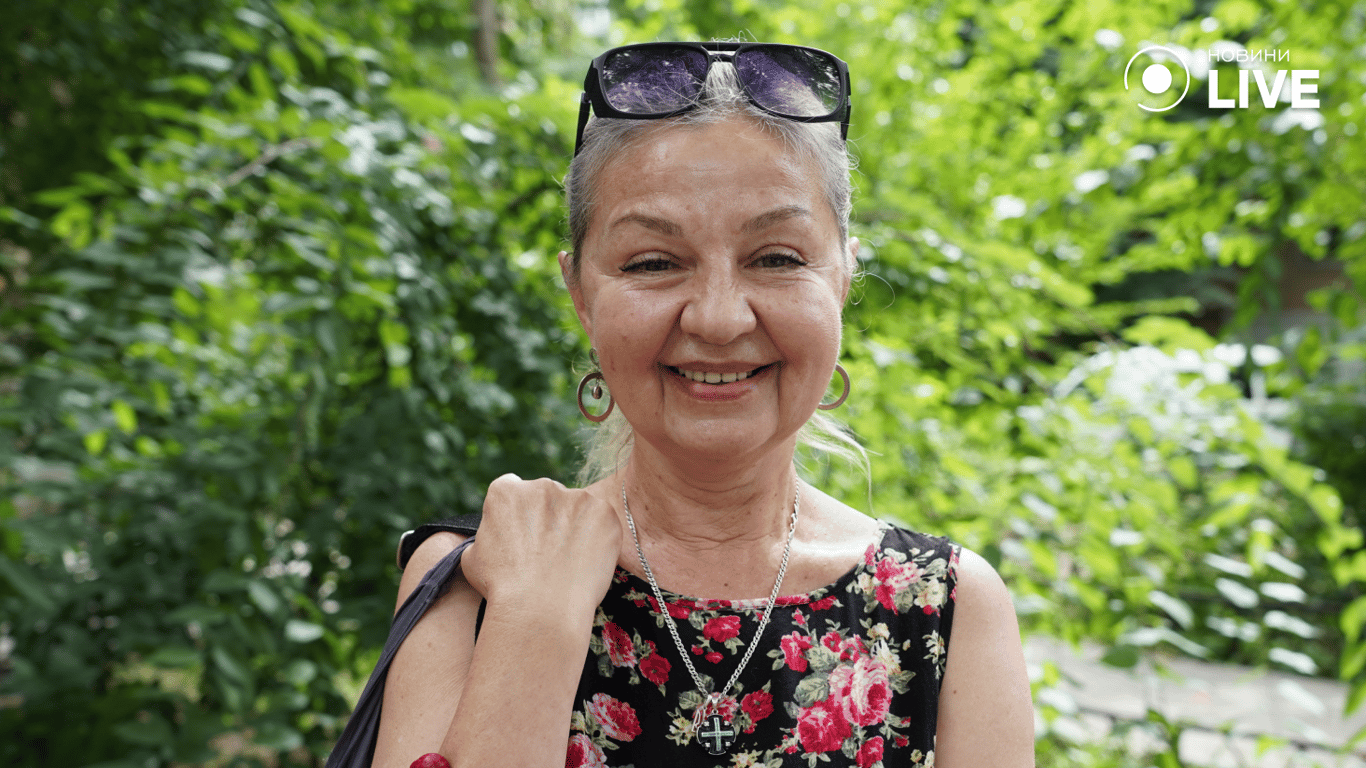 Жанна ходить босоніж, щоб вгамувати спеку. Фото: Новини.LIVE