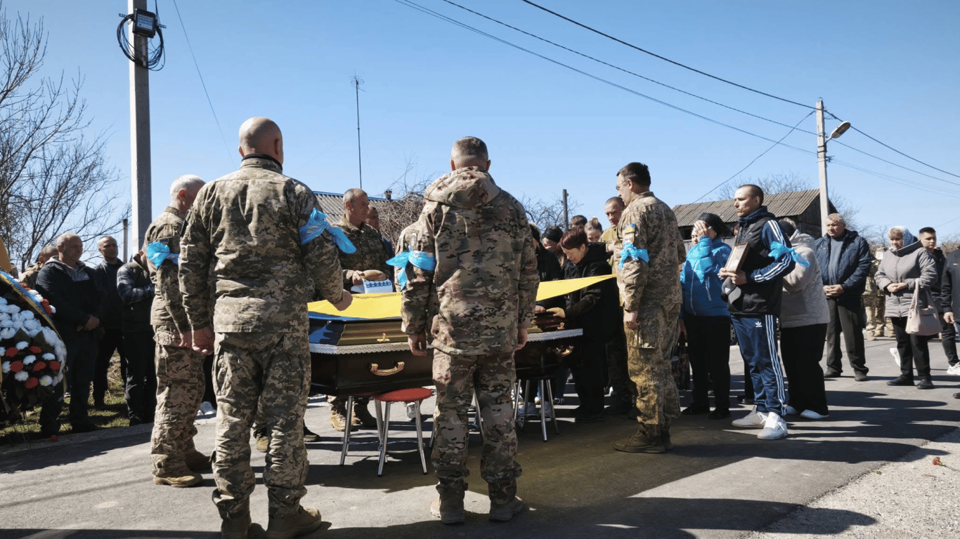 Законный представитель может получить деньги за семью погибшего воина