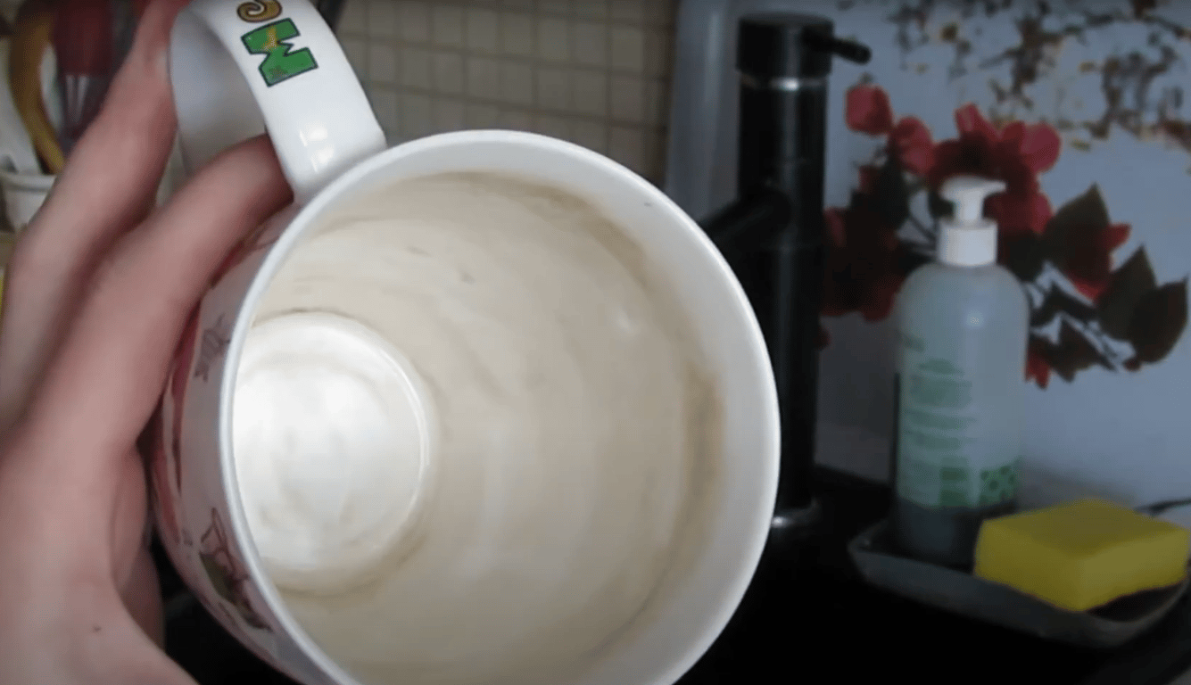 Чашка з налетом