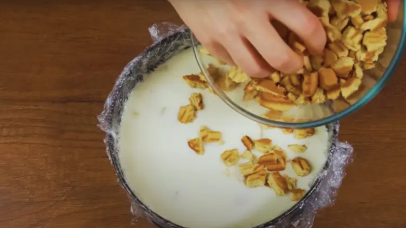 торт без випічки зі сметаною