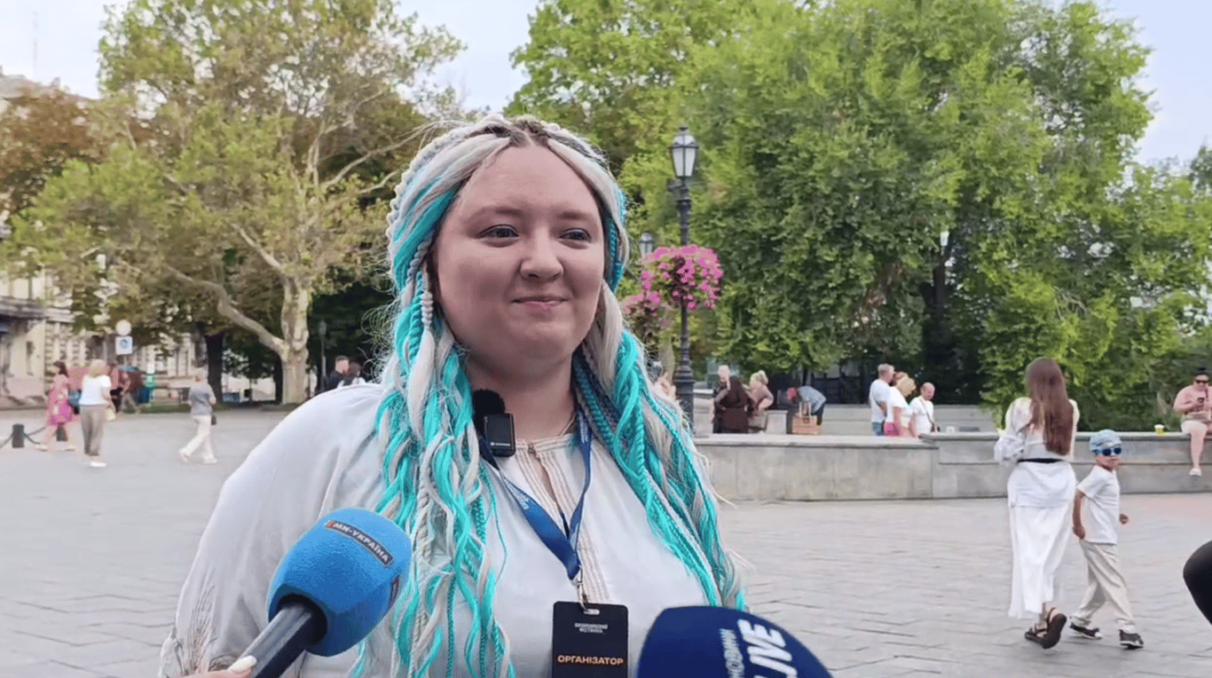 Дюк у вишиванці та 35 метрів прапора: фото зі святкувань в Одесі - фото 3