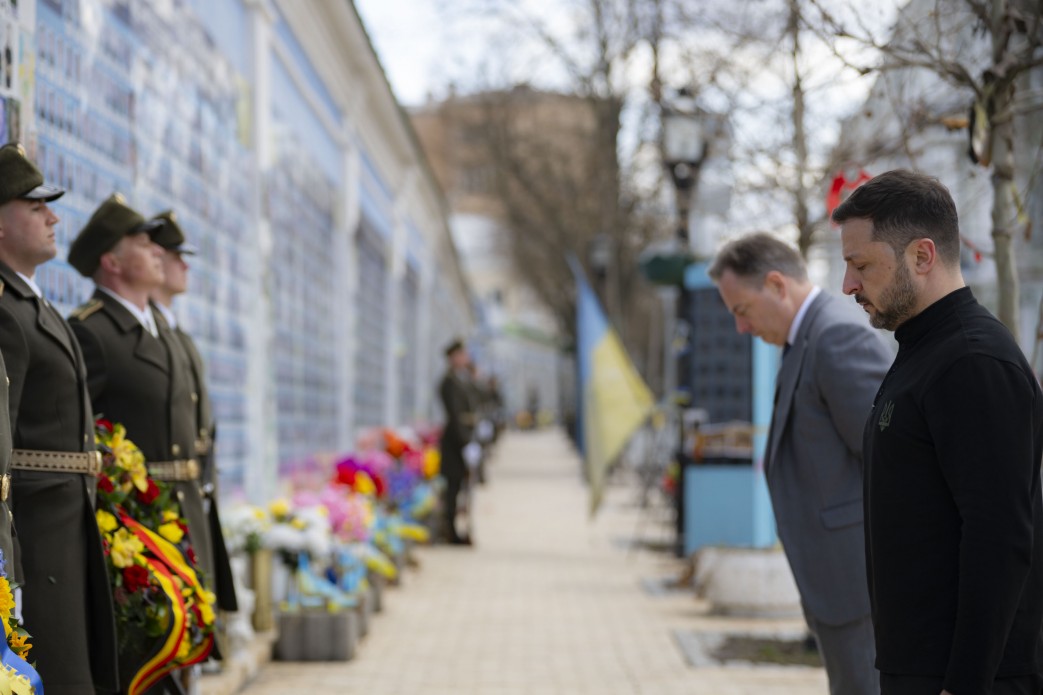 Прем’єр-міністр Бельгії вклонився полеглим українцям