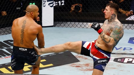 Главный бой года в UFC завершился скандалом - 285x160