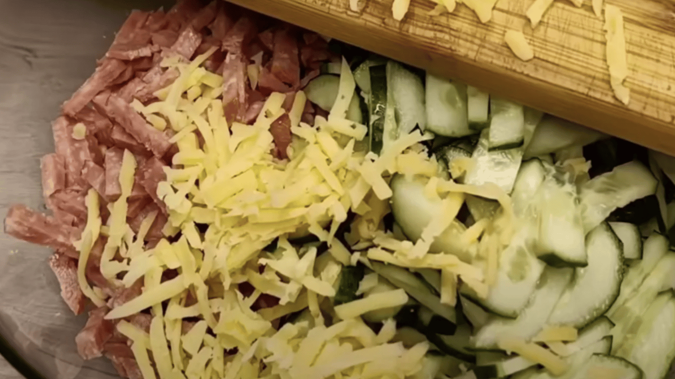 рецепт салату з ковбасою