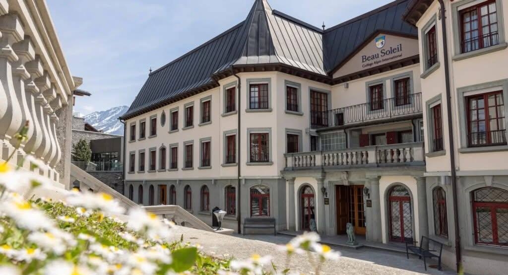 "Золотий" коледж в Альпах — скільки коштує освіта сина Галущенка - фото 1