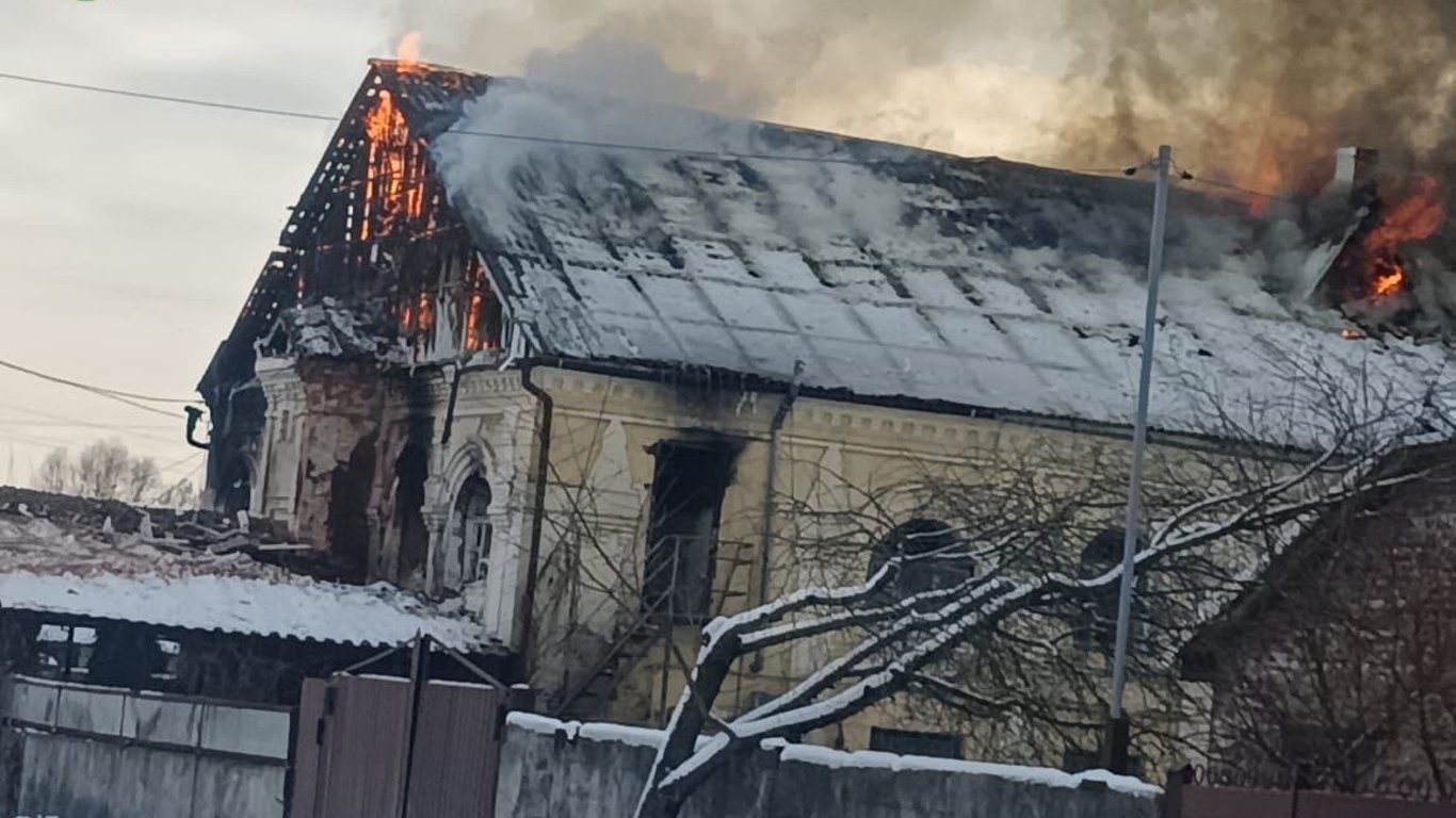 Росіяни завдали удару по житлових будинках на Сумщині, є постраждалі