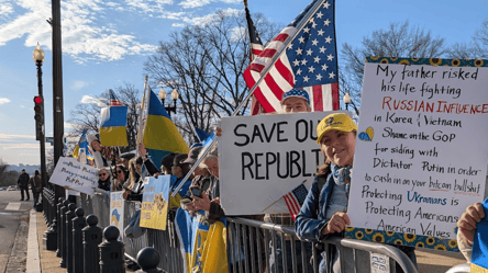 В США перед выступлением Трампа украинцы митинговали — фото - 285x160