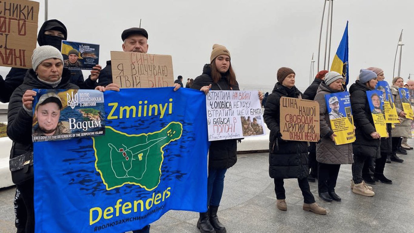 "Сину, я відчуваю твій біль" — в Одесі родичі полонених з Азовсталі провели акцію