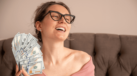 5 знаков Зодиака, которые будут купаться в деньгах в 2026 году - 290x166