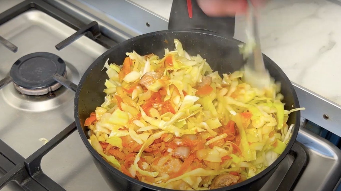 вкусная тушеная капуста с мясом
