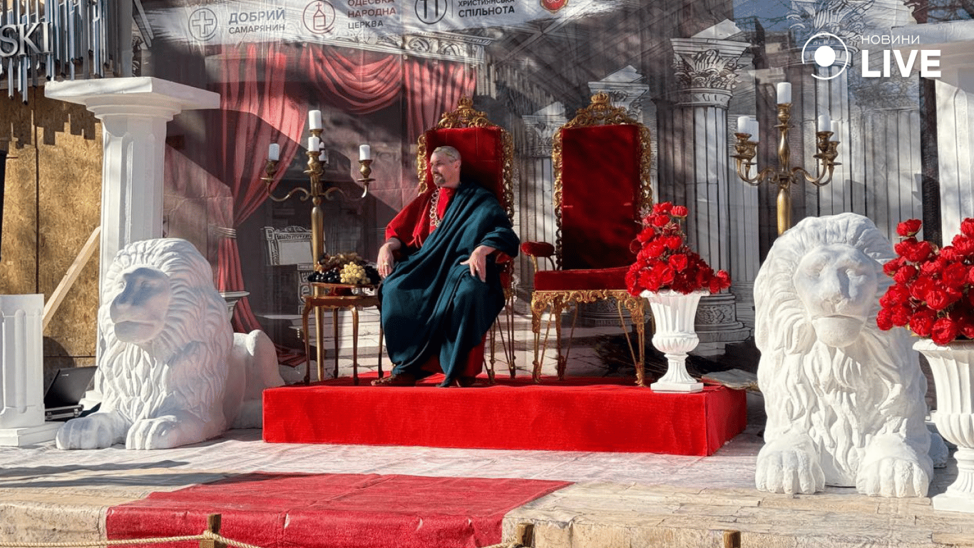 В Одесі відтворили розп’яття Христа на Дерибасівській — фото - фото 6