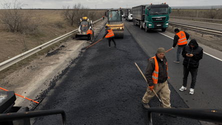 Ремон доріг: на Одещині залатали понад 293 тисячі квадратів ям - 290x166