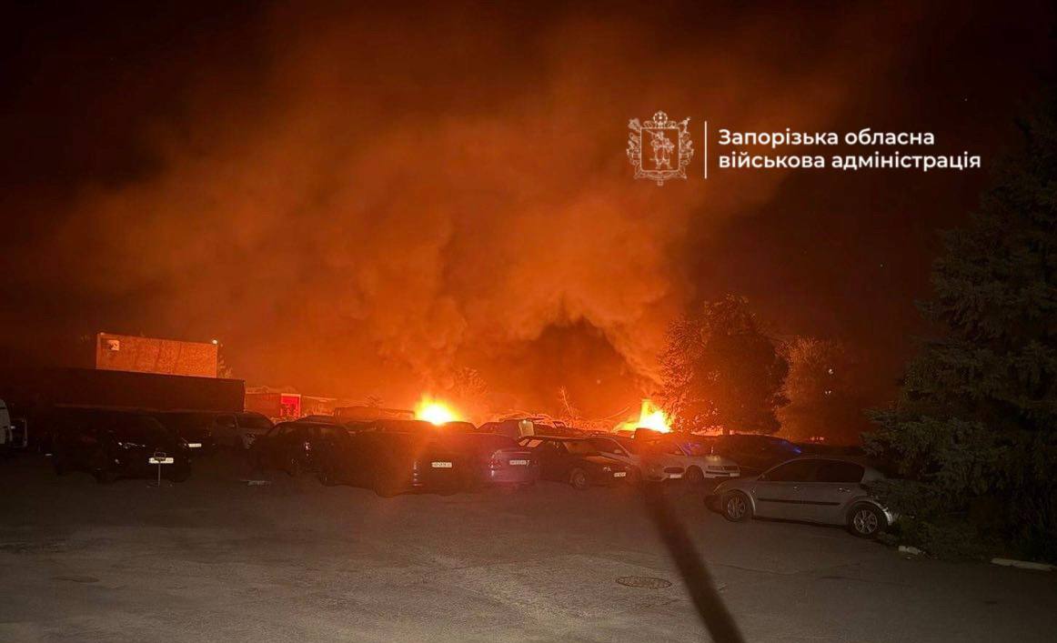 Обстріл Запоріжжя 22 вересня - РФ влучила в об'єкт цивільної інфраструктури, знищено авто - фото 1