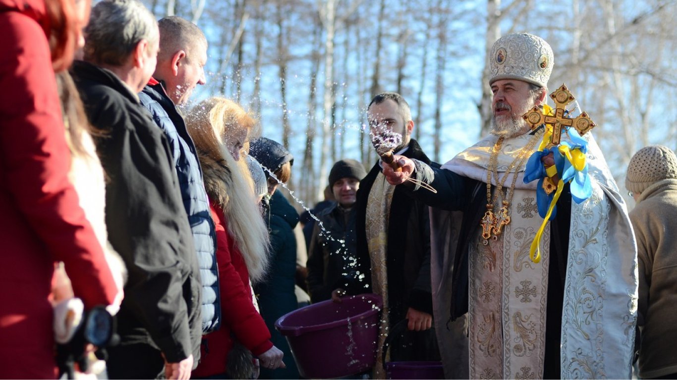 З Водохрещем 2025 — душевні побажання своїми словами та красиві листівки