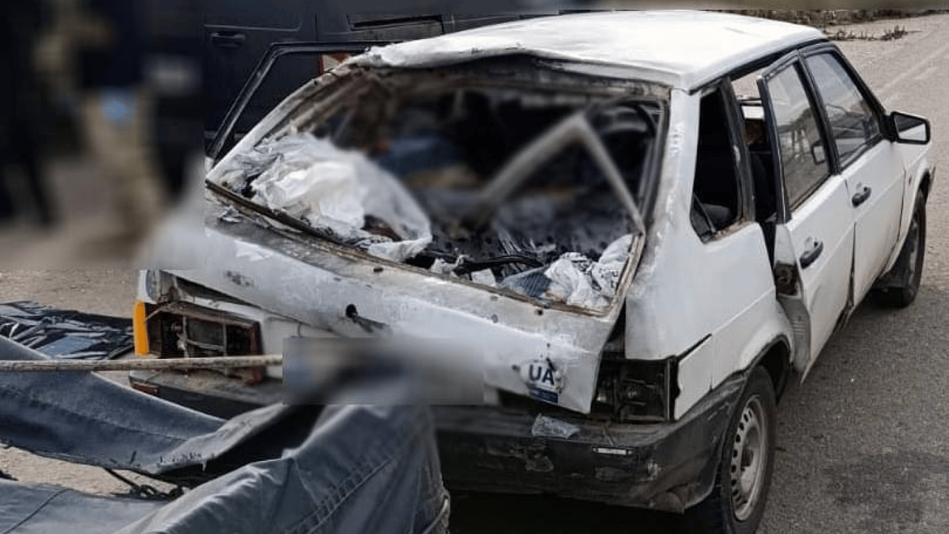 On October 14, the Russian military attacked a civilian car in the Kherson region