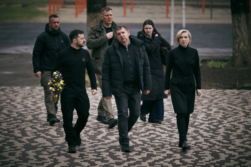 Президент Зеленський вшанував памʼять загиблих у Кривому Розі після ракетного удару РФ