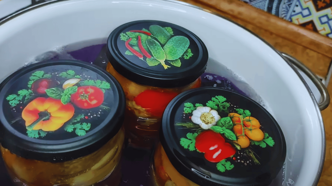 смачний рецепт салату на зиму з баклажанми