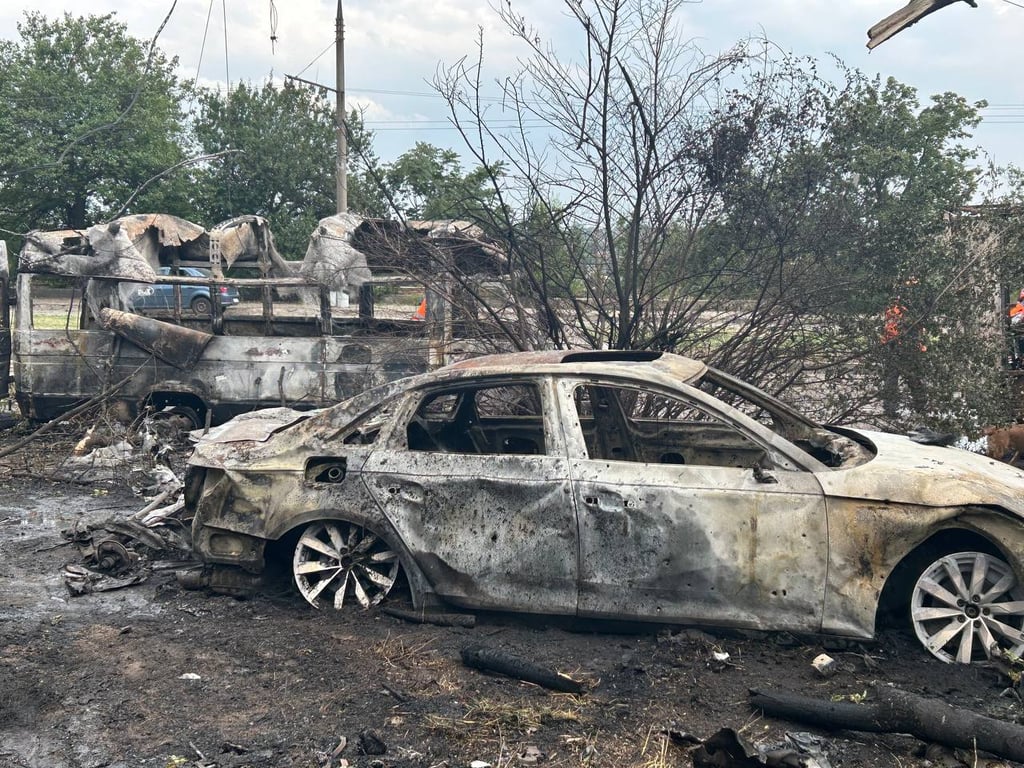 Запорожье и Днепропетровщина под ударом РФ: есть погибшие, раненые и пострадавшие спасатели - фото 2