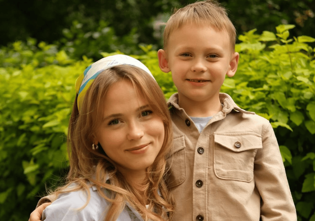 Доросший сын Анны Кошмал