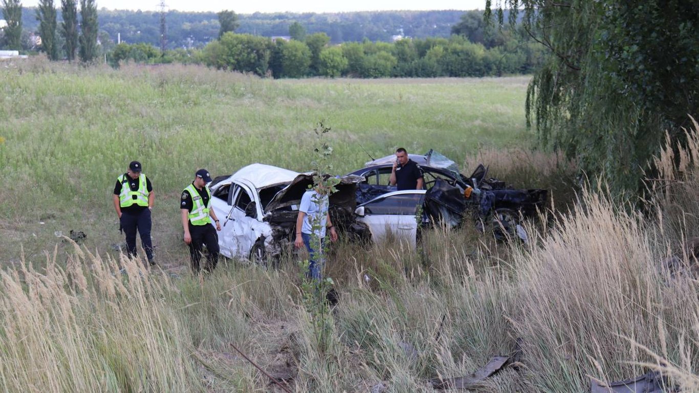 Смертельное ДТП в Киевской области: водитель на бешеной скорости врезался в другой автомобиль