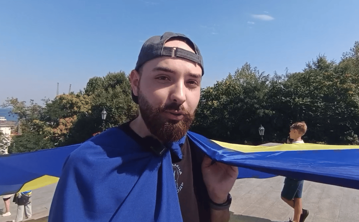 Два прапори, одна надія: в Одесі пройшла велика хода - фото 18