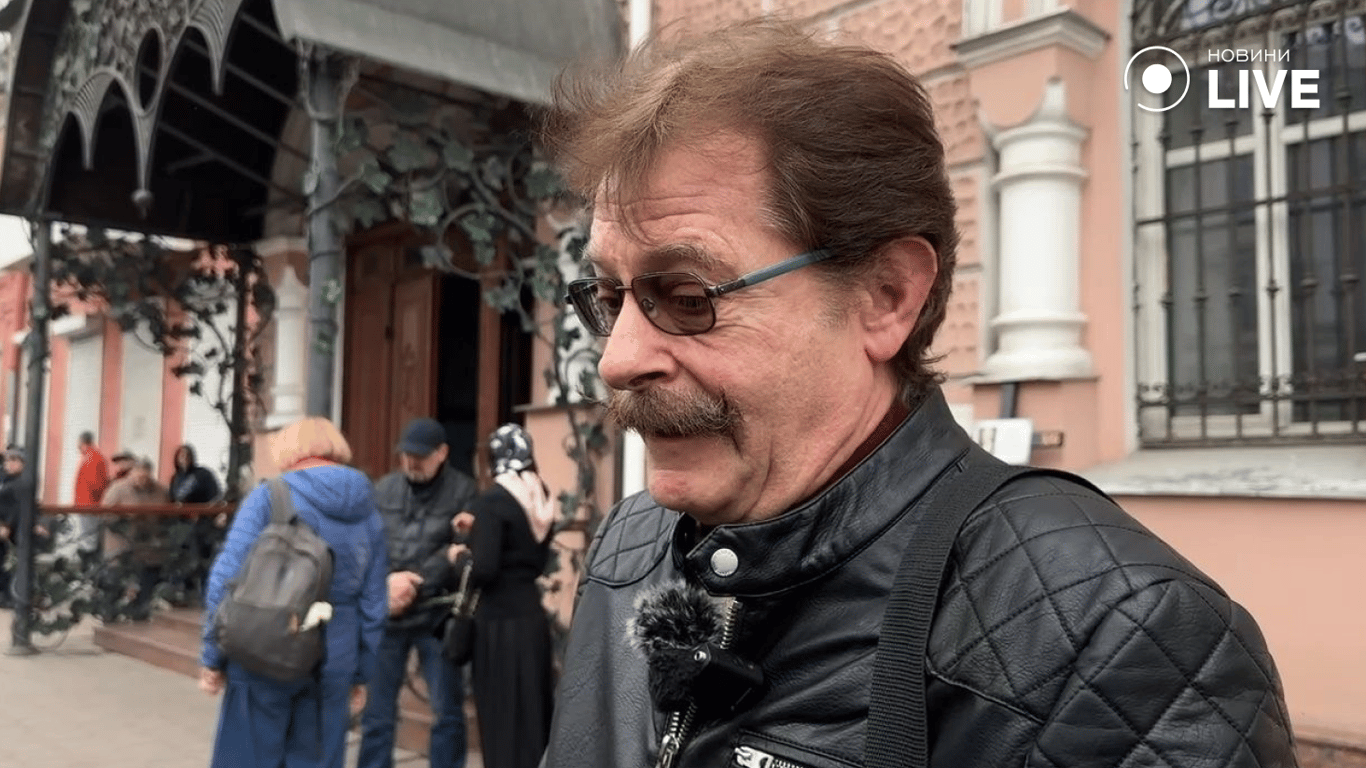 Поховання коміка Володимира Комарова