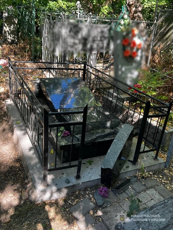 В Одесі понівечили надгробки на одному з кладовищ — фото - фото 2