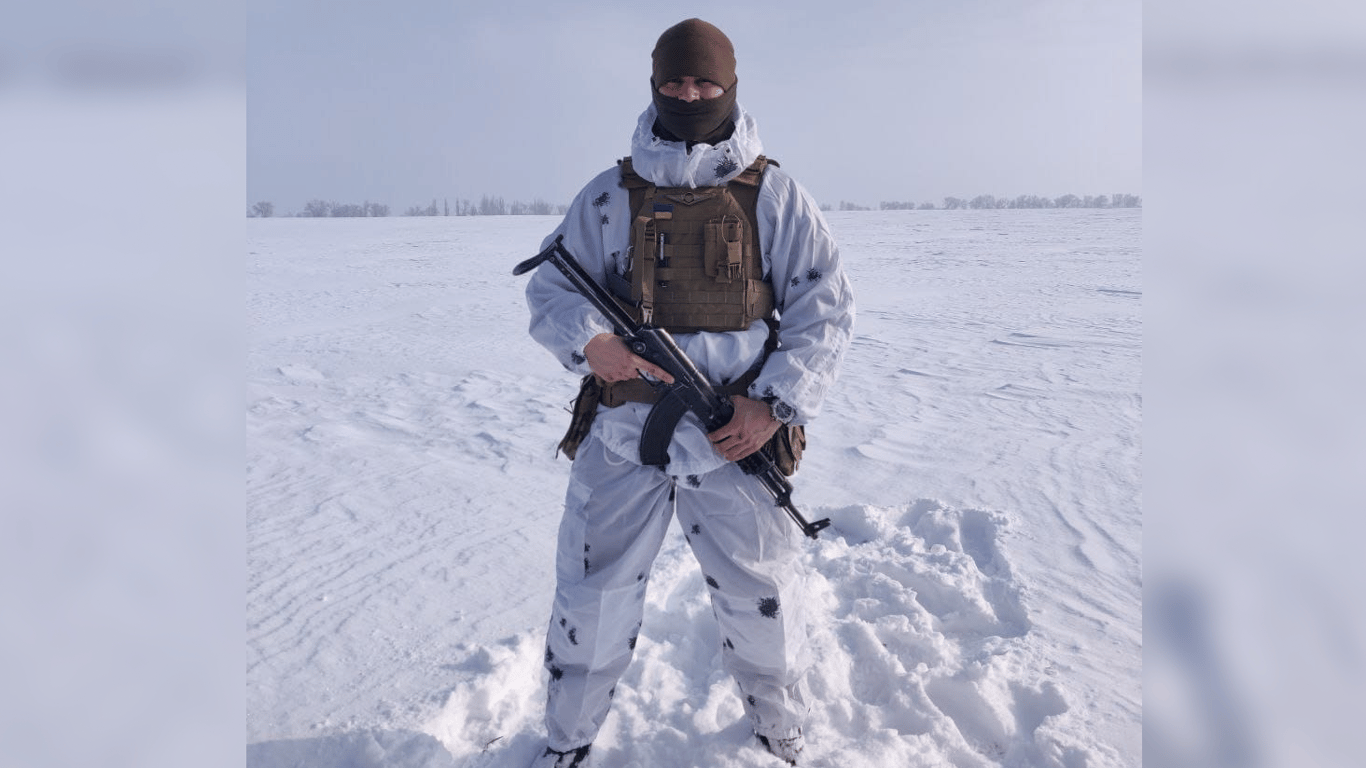 Морський піхотинець Хуан Альберто Лейва Гарсія в полі 