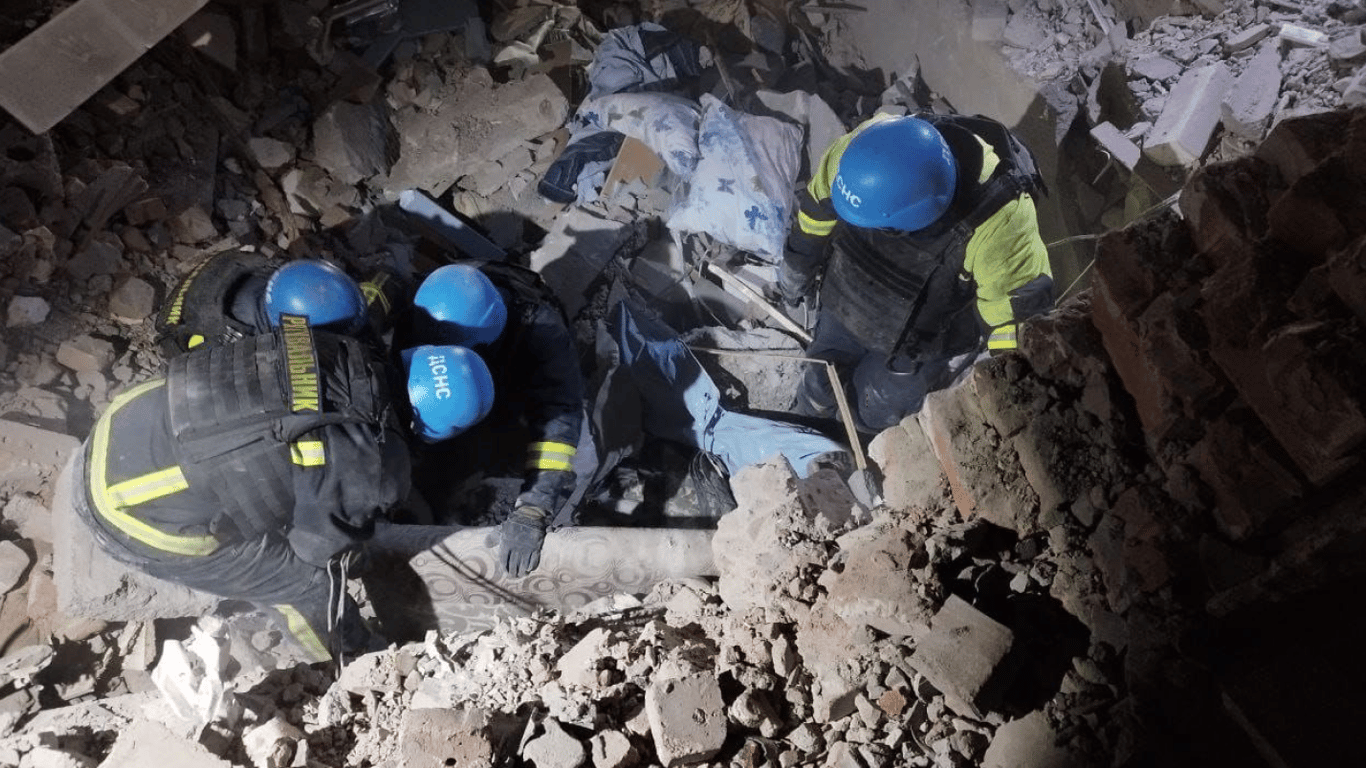 У Селидові досі тривають пошуково-рятувальні роботи, — ДСНС
