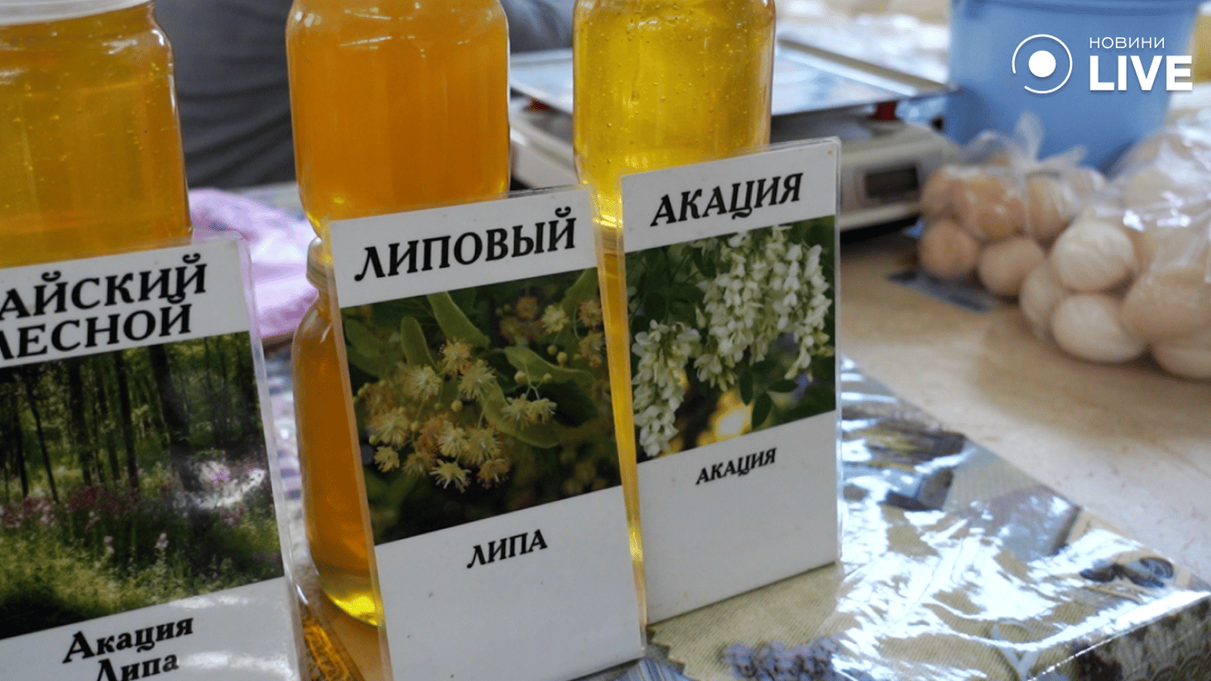 Мед на прилавку