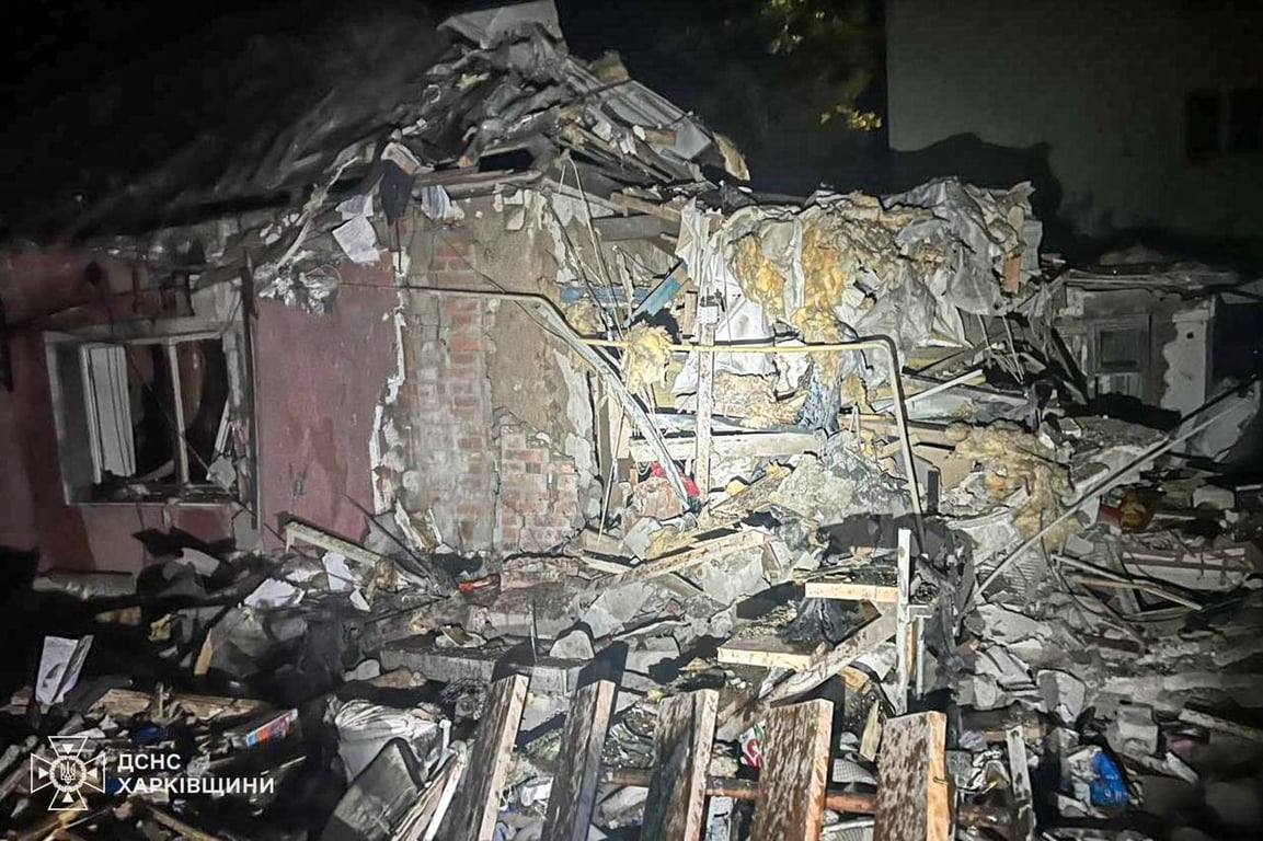 Росія вдарила по будинку в Чугуєві на Харківщині: троє загиблих - фото 1