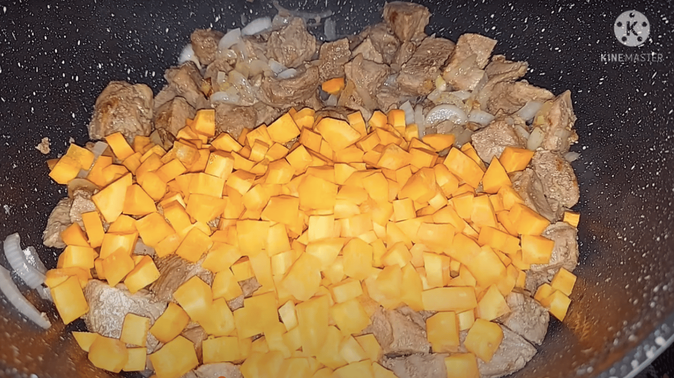 тушковане мясо в горщиках