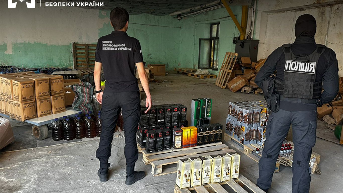 БЭБ в Одесской области разоблачила подпольную сеть сбыта "элитного" алкоголя