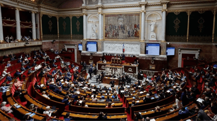 В парламенте Франции призывают разрешить Украине наносить удары по России - 290x166