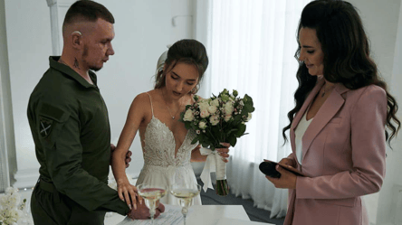 Украинский защитник, потерявший зрение на передовой, женился: трогательные кадры - 285x160