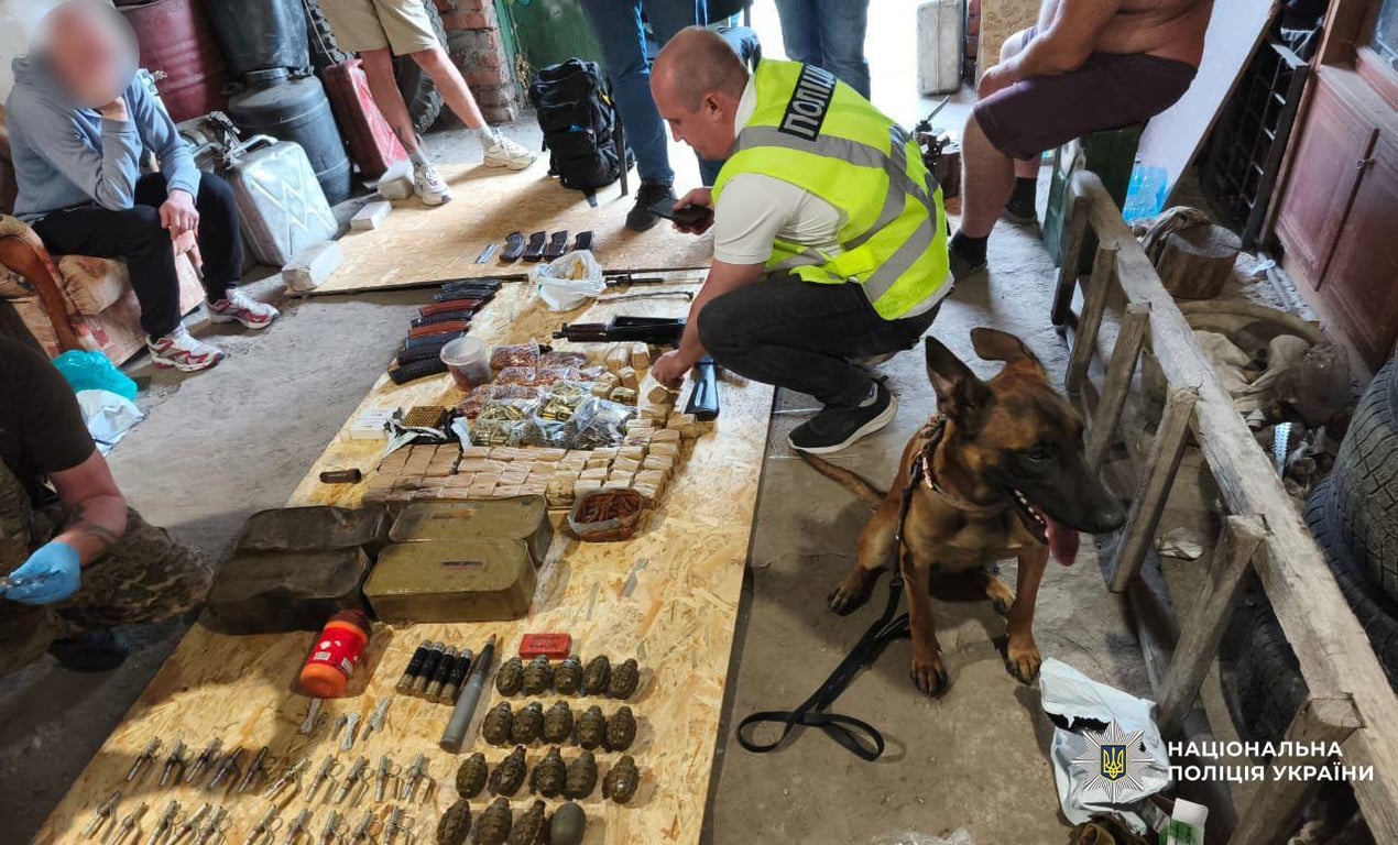 Зброя обшуки Нацполіція