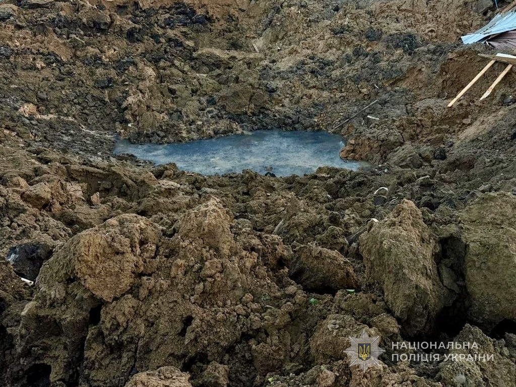 Вирва в землі